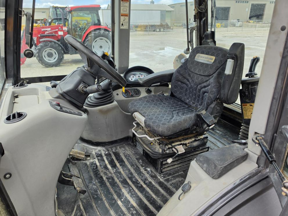 Image for 2022 New Holland B95C