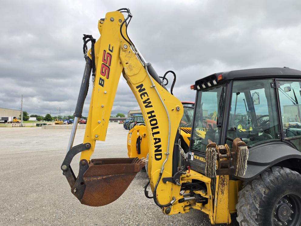 Image for 2022 New Holland B95C