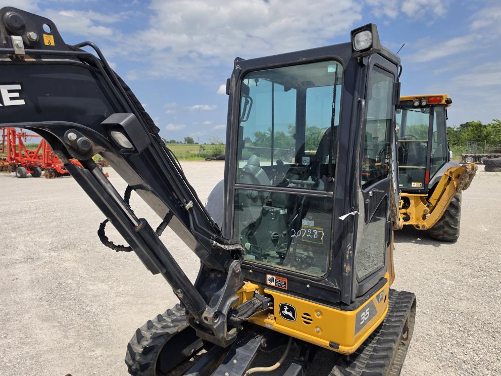 Image for 2023 John Deere 35 P-Tier