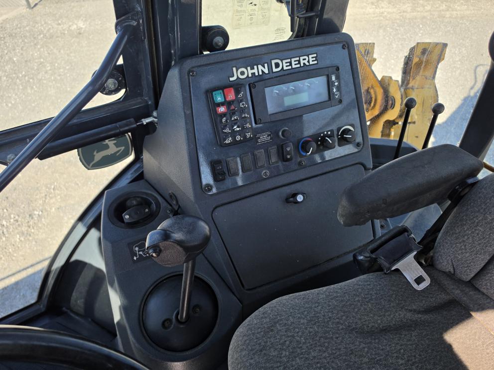 Image for 2015 John Deere 310SL
