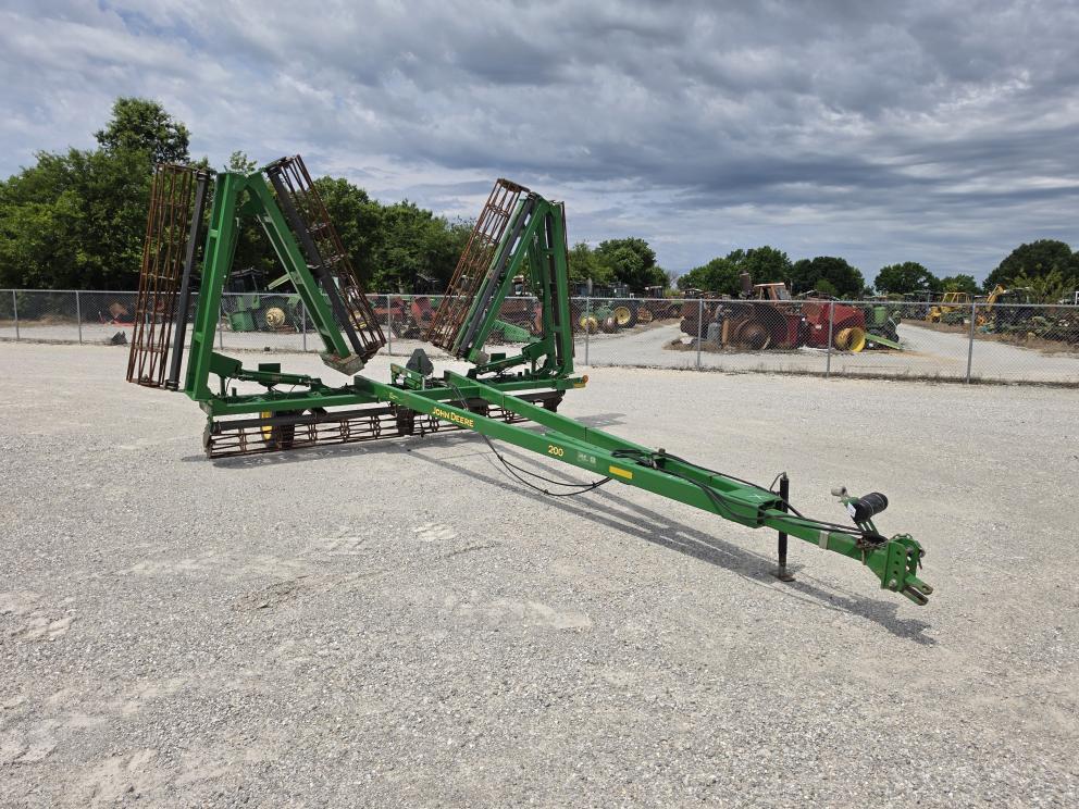 Image for 2003 John Deere 200