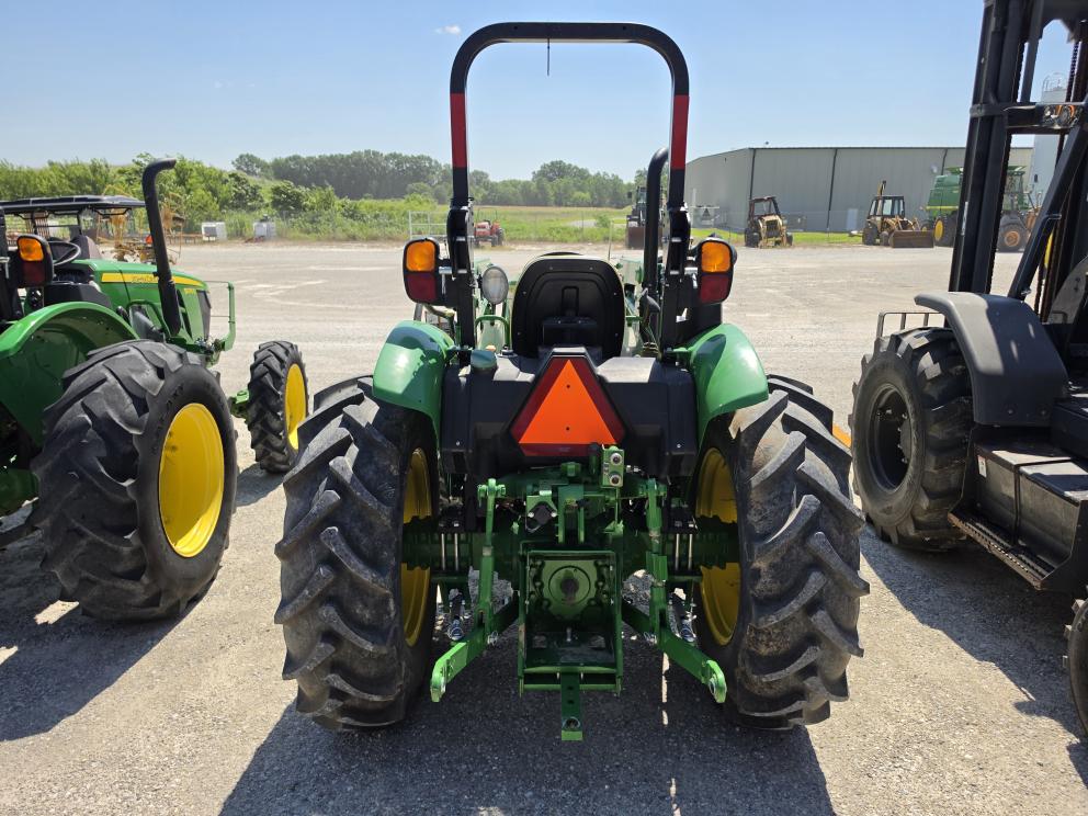 Image for 2022 John Deere 5045E