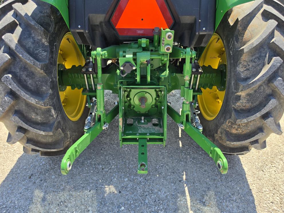 Image for 2022 John Deere 5045E