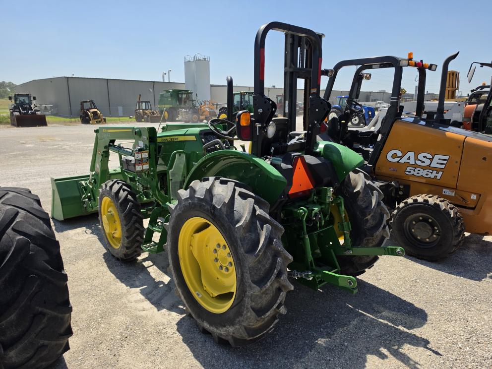 Image for 2022 John Deere 5045E
