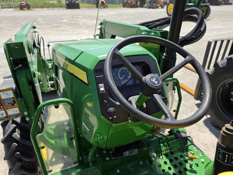 Image for 2022 John Deere 5045E