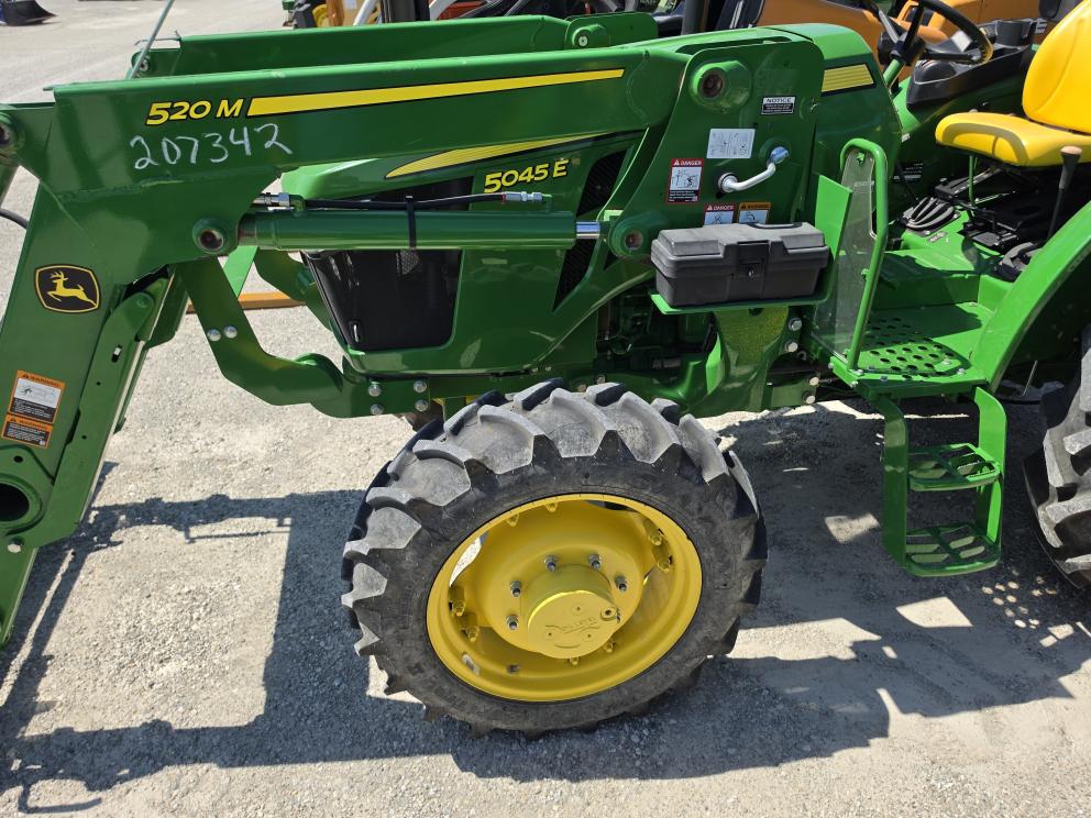 Image for 2022 John Deere 5045E