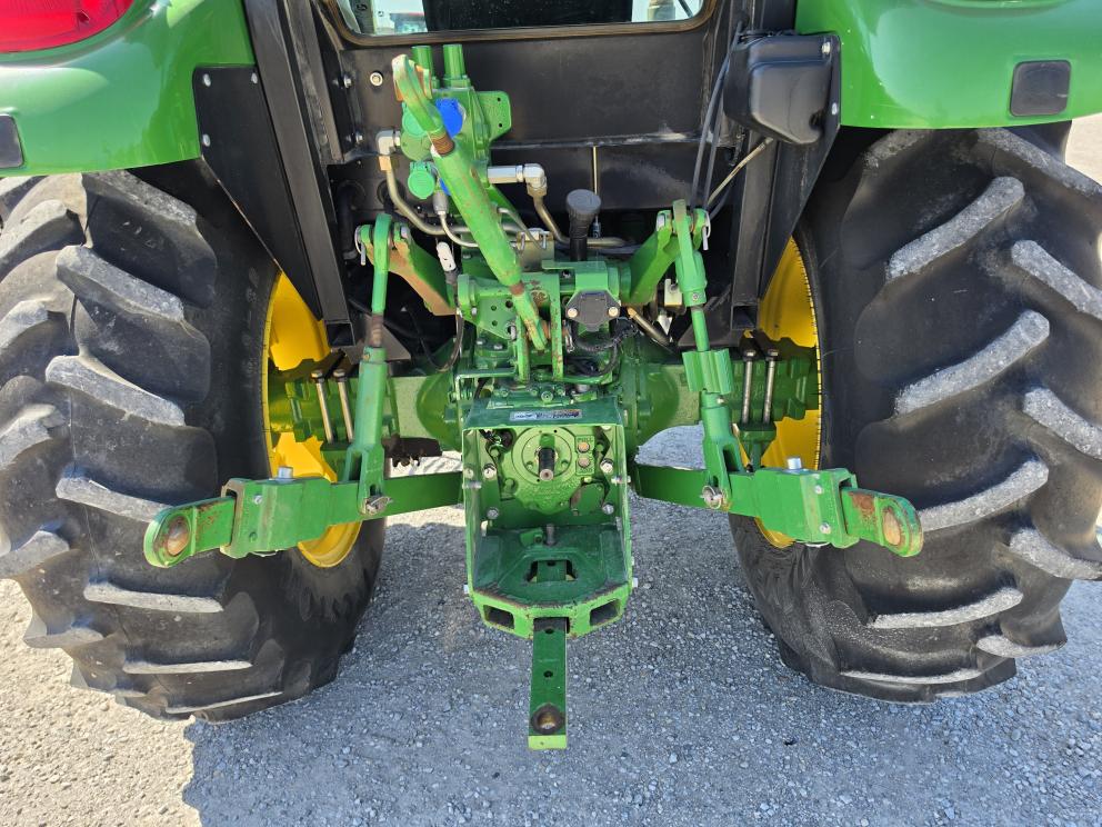 Image for 2013 John Deere 5085E