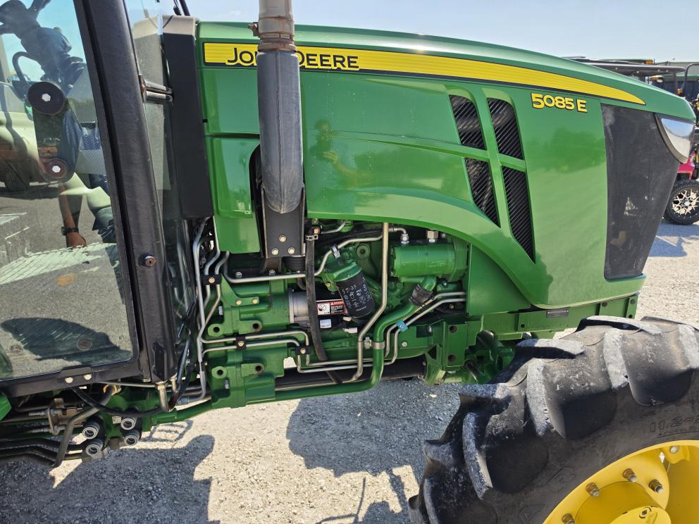 Image for 2013 John Deere 5085E