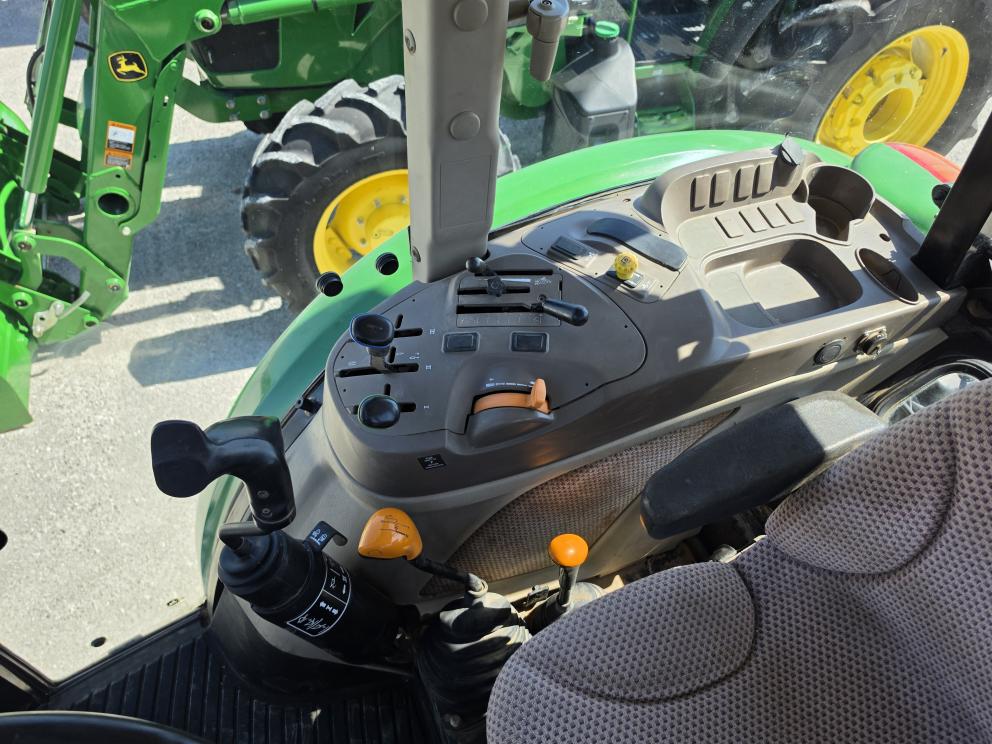 Image for 2013 John Deere 5085E
