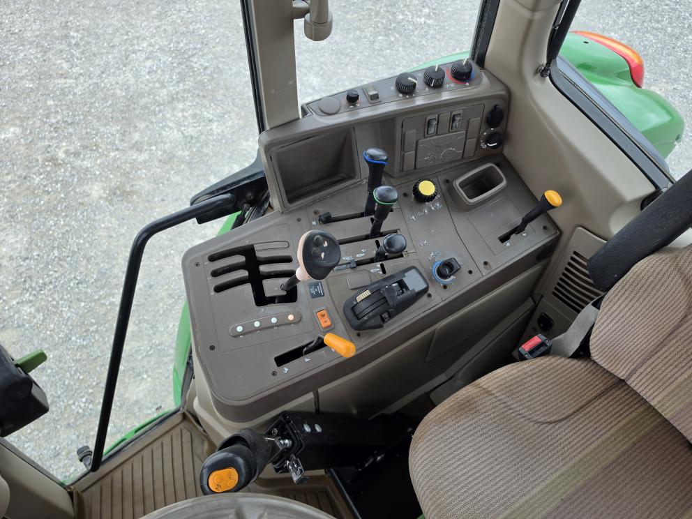 Image for 2008 John Deere 7330