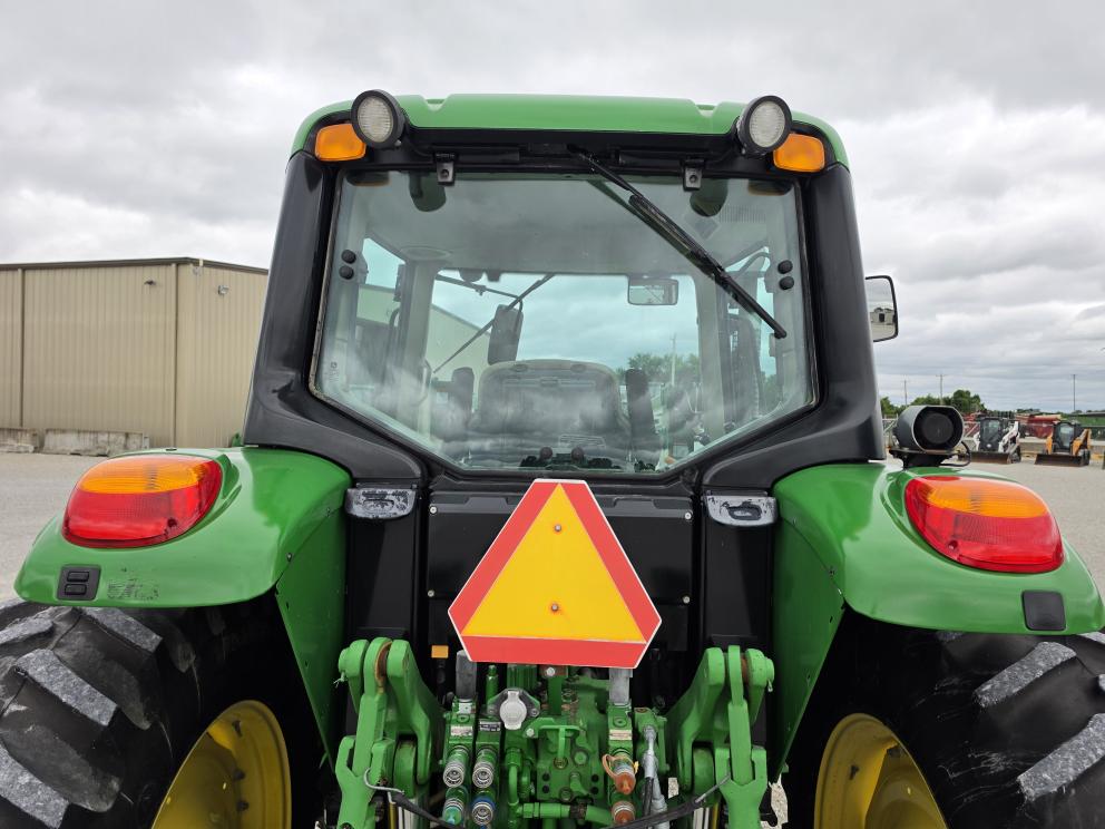 Image for 2008 John Deere 7330