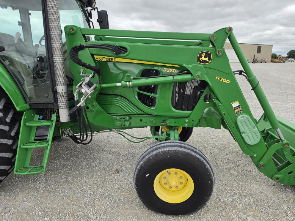Image for 2008 John Deere 7330