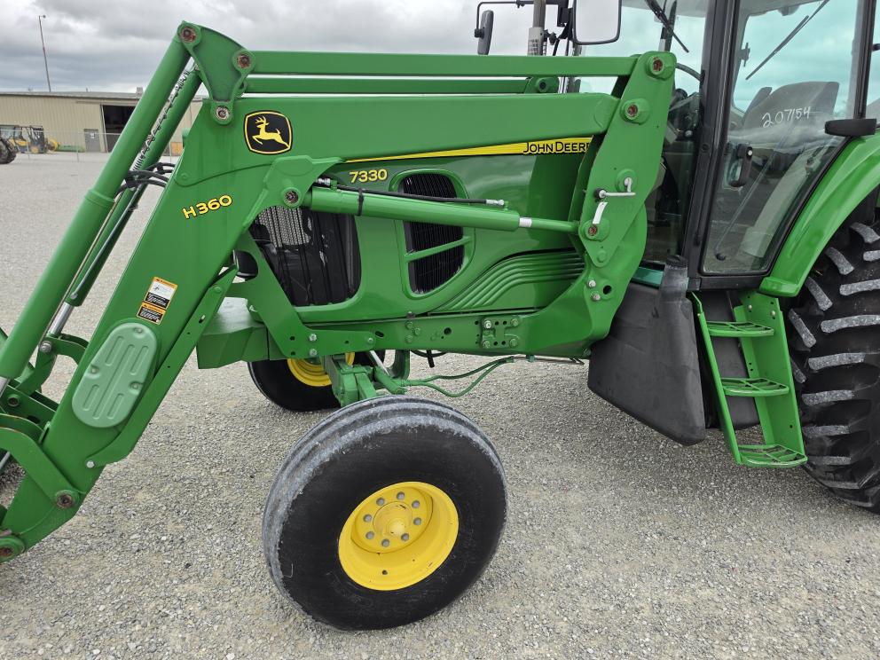 Image for 2008 John Deere 7330