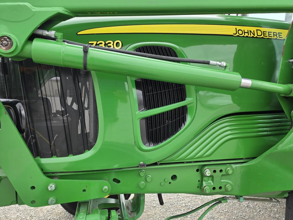 Image for 2008 John Deere 7330