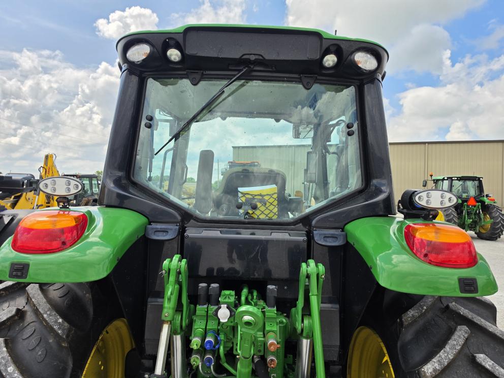 Image for 2022 John Deere 6120M