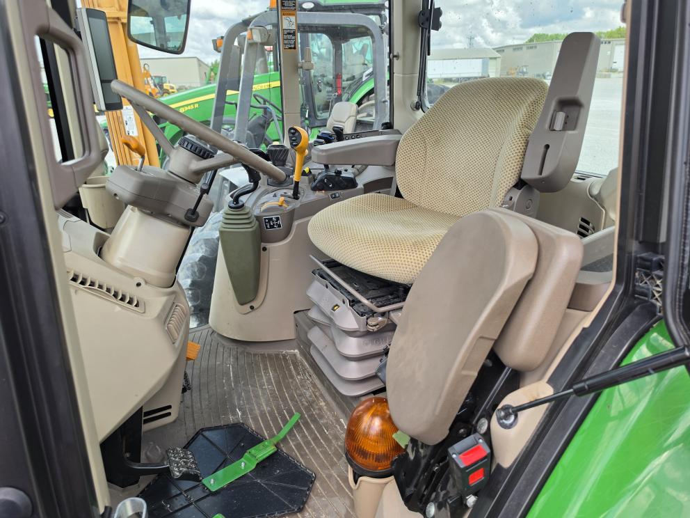 Image for 2022 John Deere 6120M