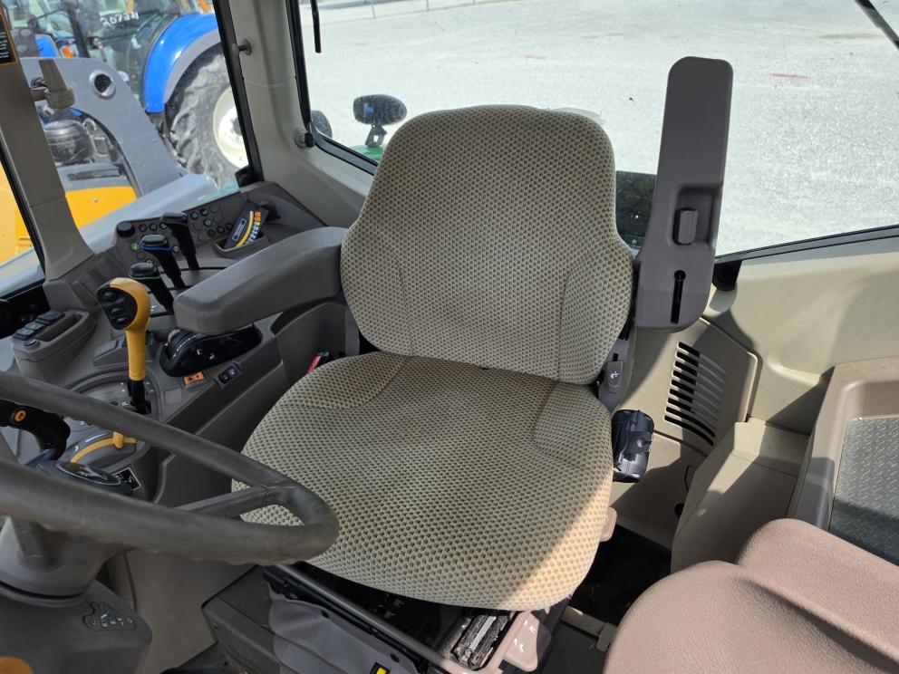 Image for 2022 John Deere 6120M