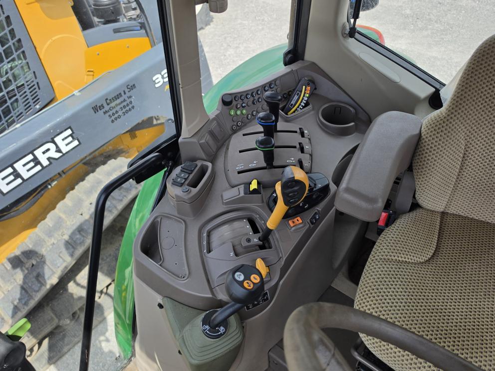 Image for 2022 John Deere 6120M
