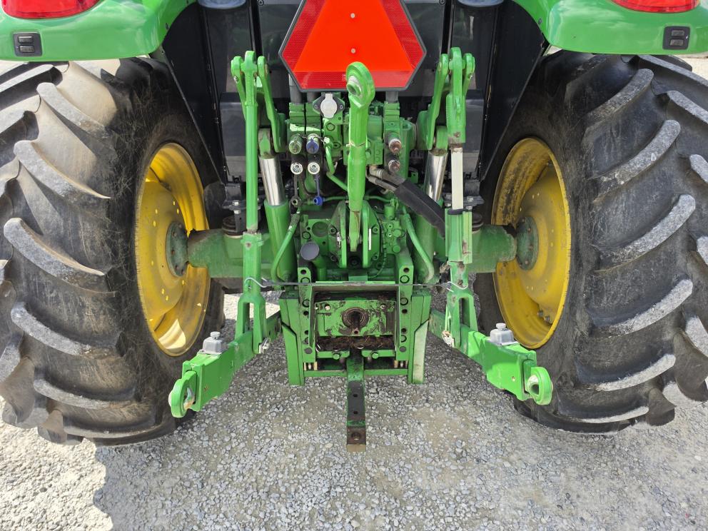 Image for 2022 John Deere 6120M