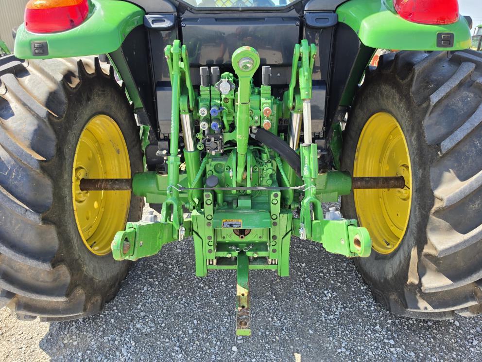 Image for 2022 John Deere 6110M