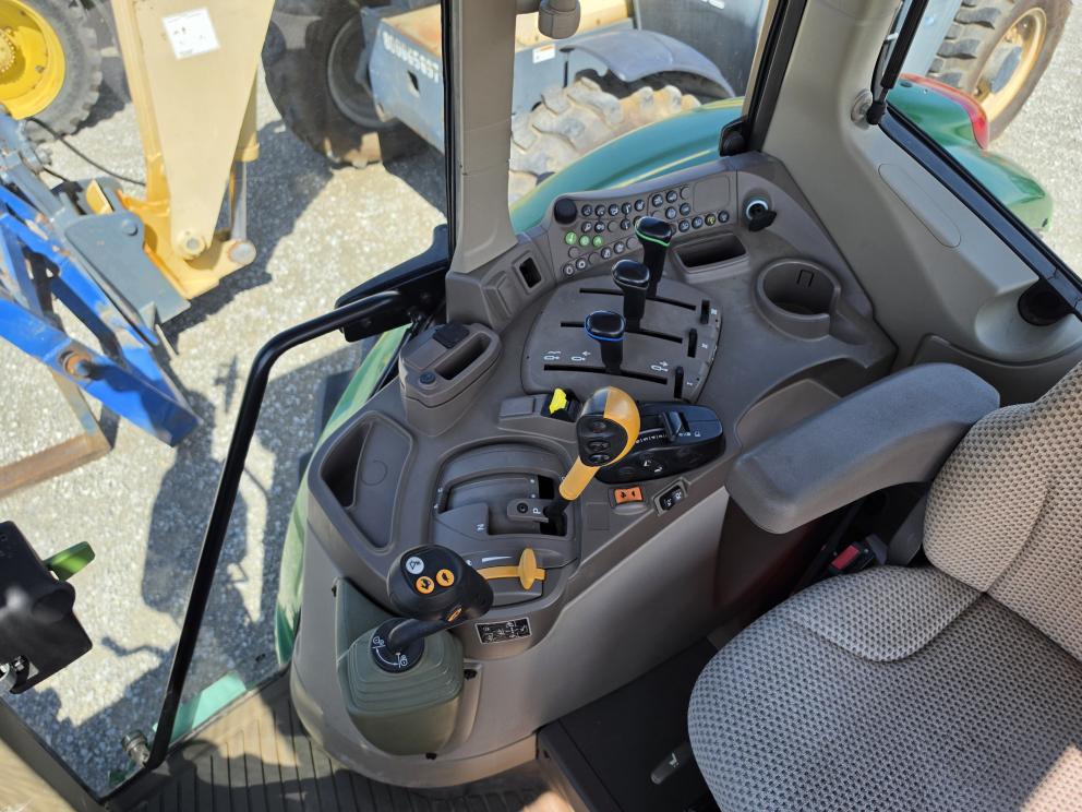 Image for 2022 John Deere 6110M