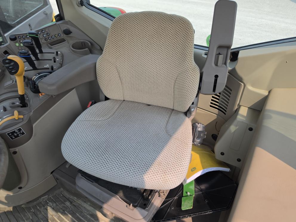 Image for 2022 John Deere 6110M