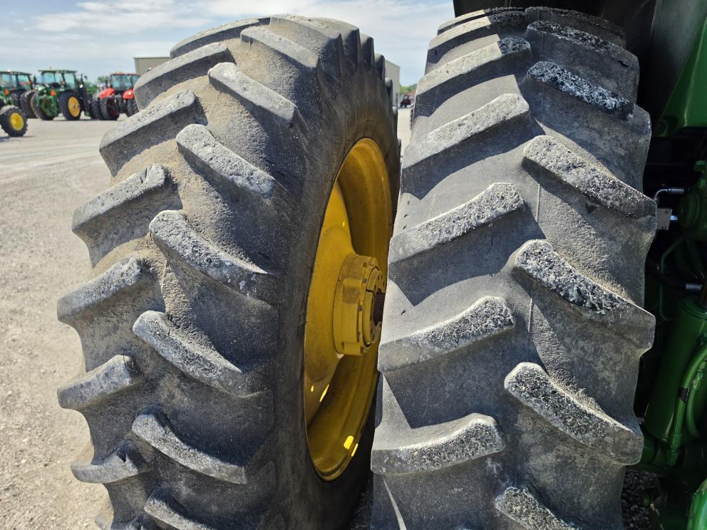 Image for 2013 John Deere 7260R