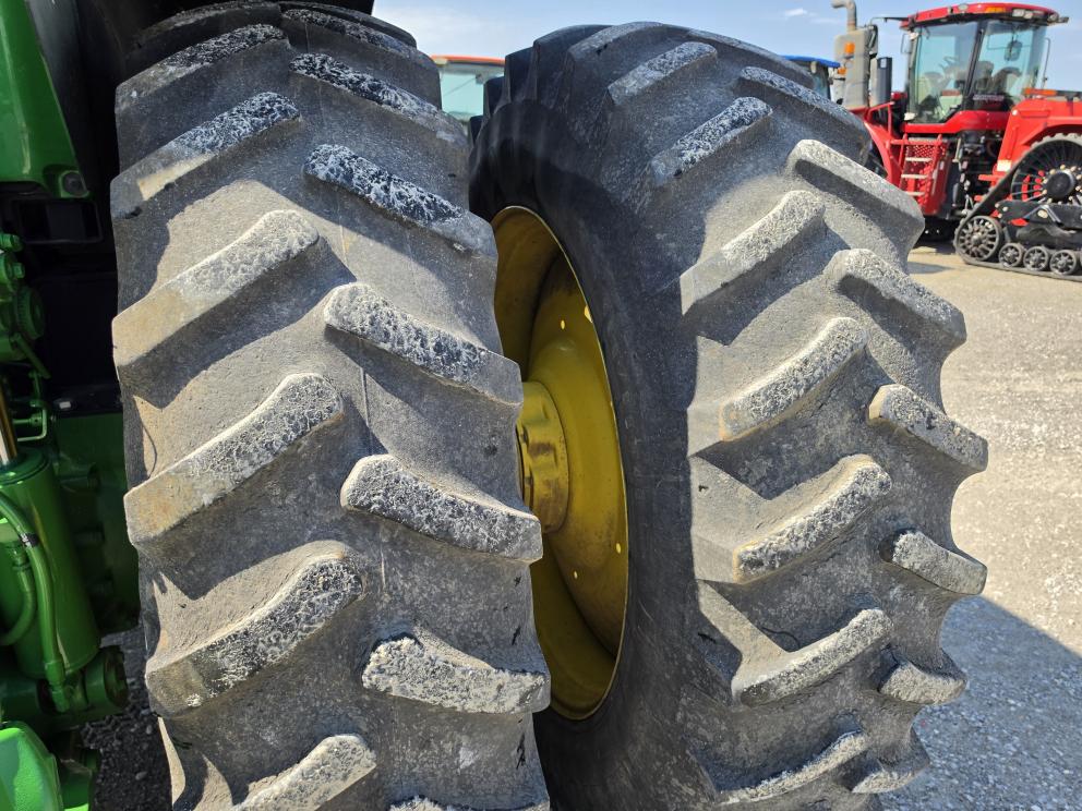 Image for 2013 John Deere 7260R