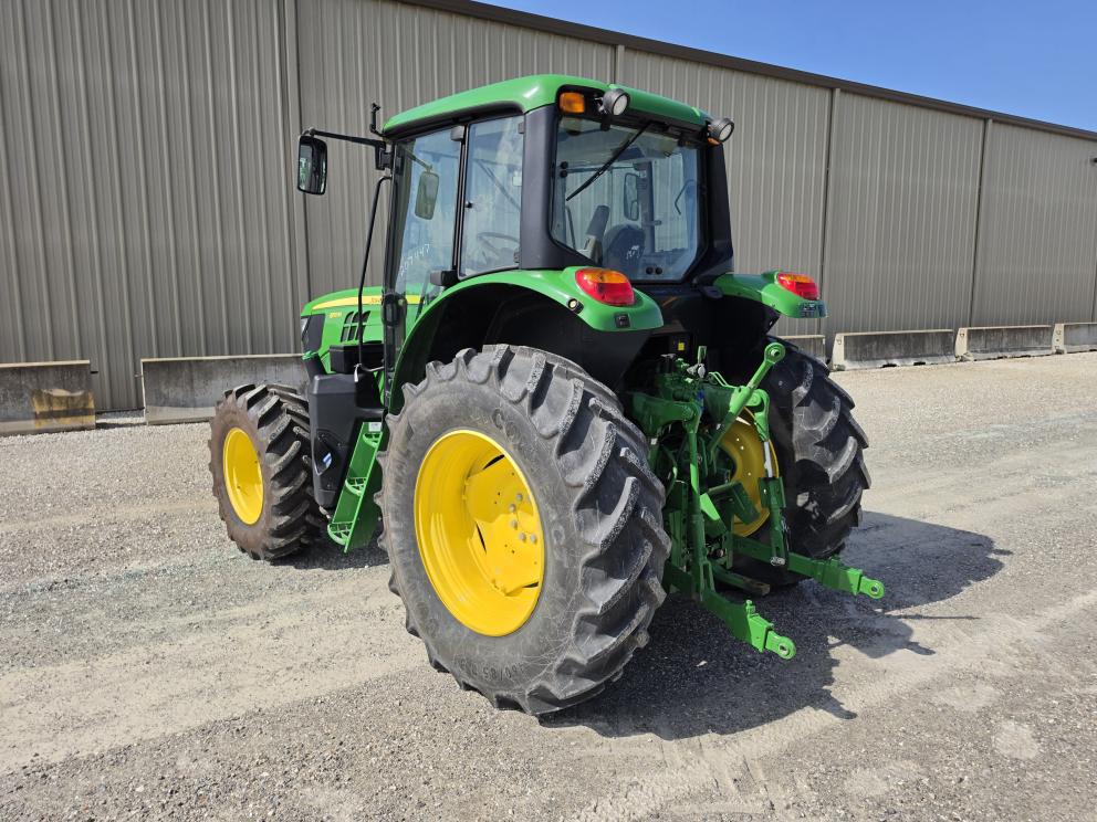 Image for 2019 John Deere 6110M