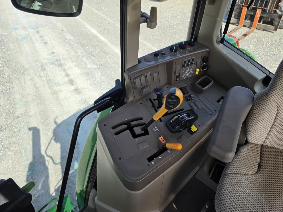 Image for 2019 John Deere 6110M