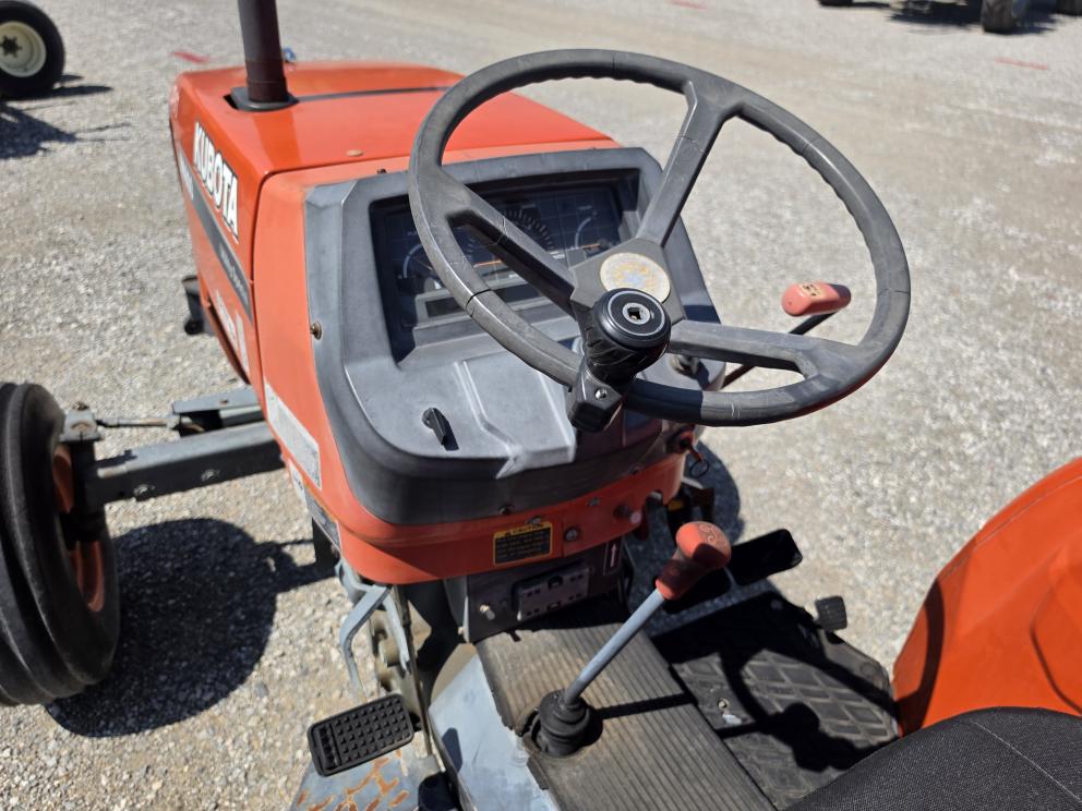 Image for 1998 Kubota M6800
