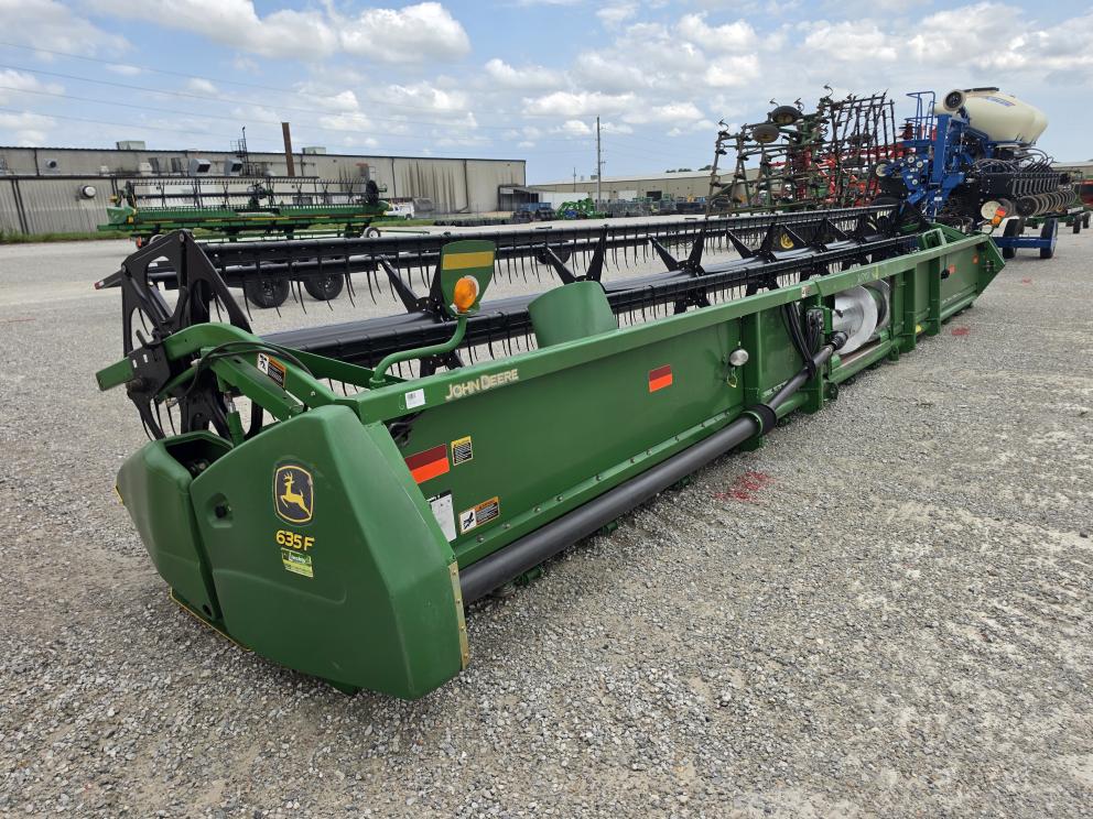 Image for 2008 John Deere 635F