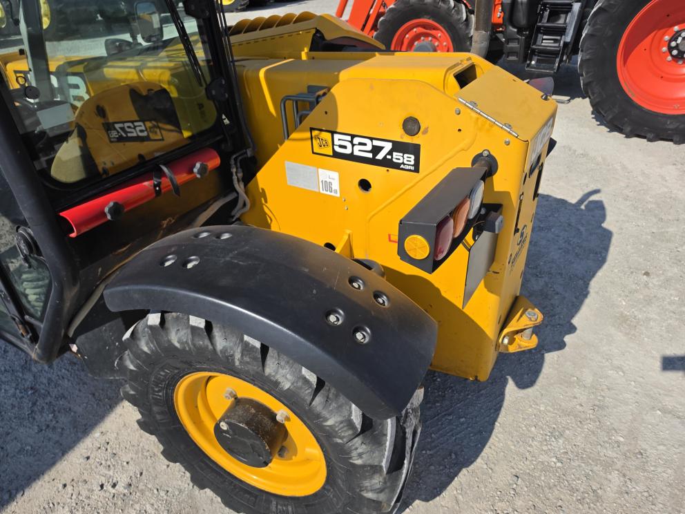 Image for 2010 JCB 527-58