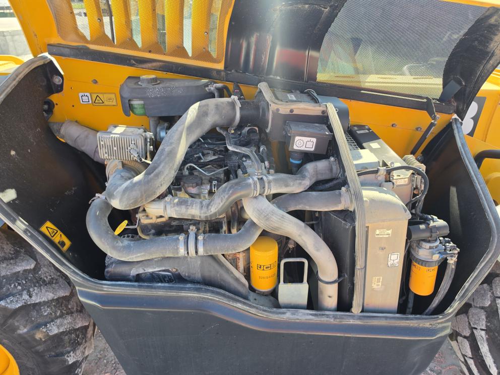 Image for 2010 JCB 527-58