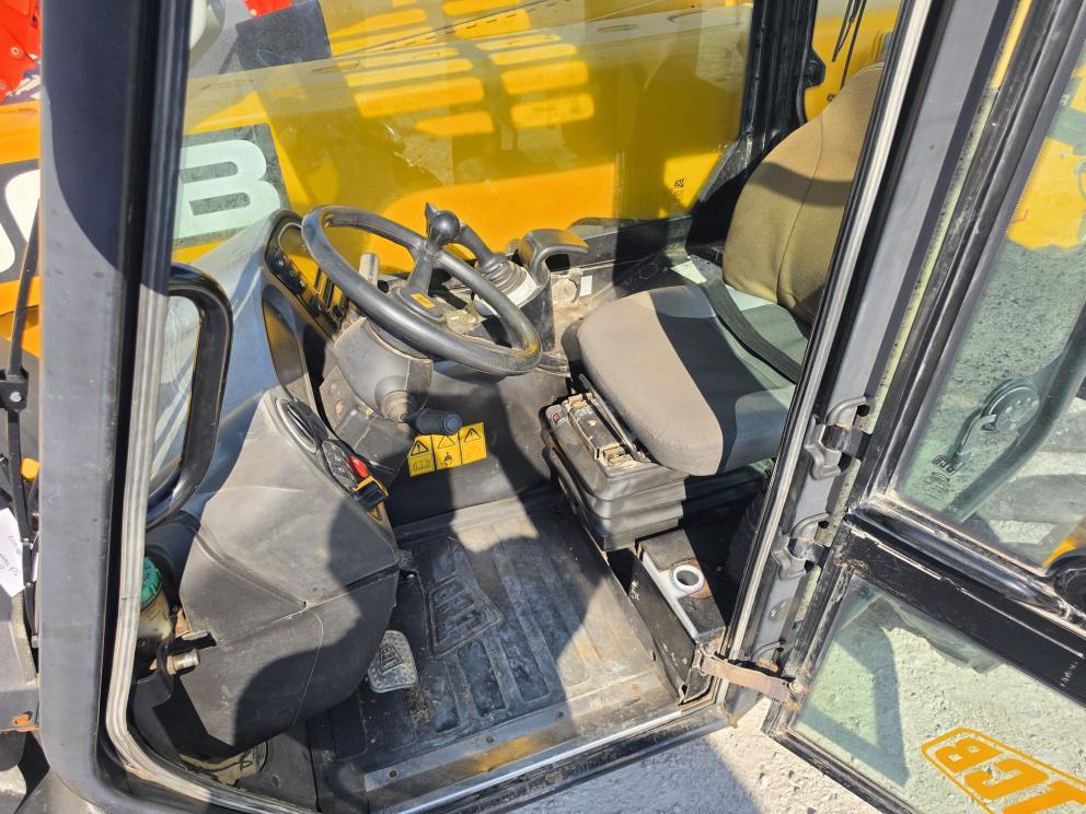 Image for 2010 JCB 527-58