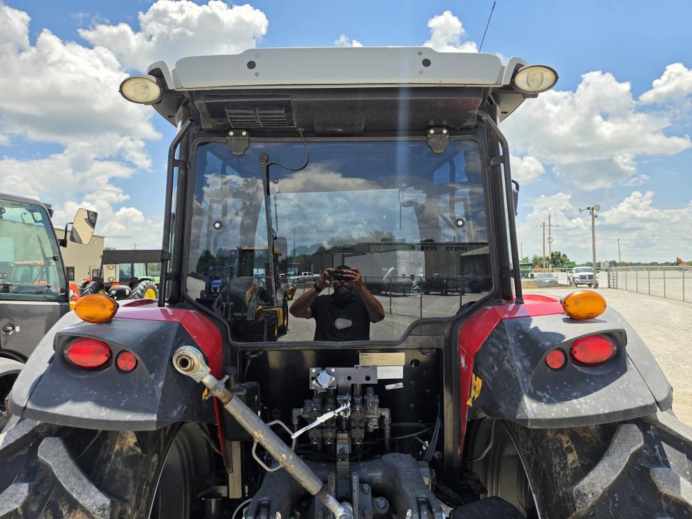 Image for 2021 Massey Ferguson 6713