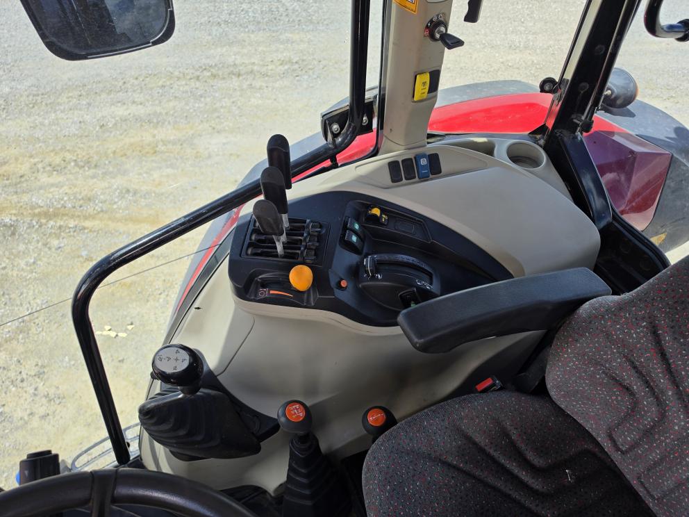 Image for 2021 Massey Ferguson 6713