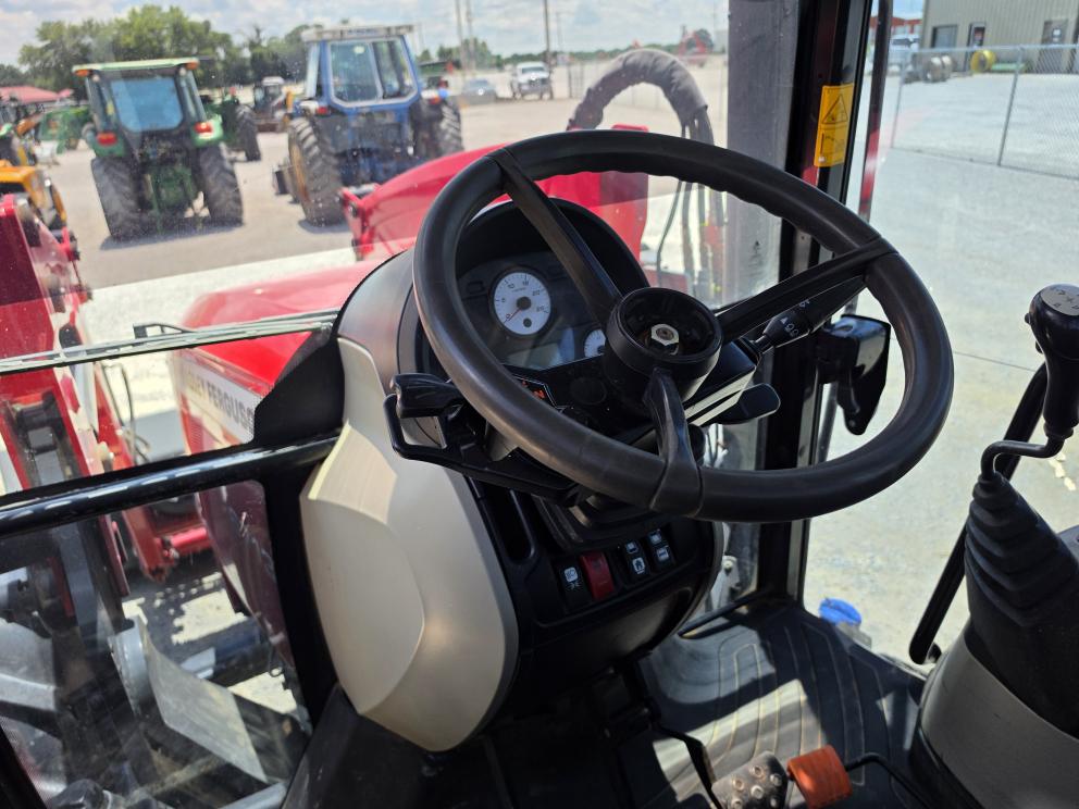 Image for 2021 Massey Ferguson 6713