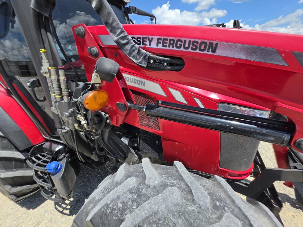 Image for 2021 Massey Ferguson 6713