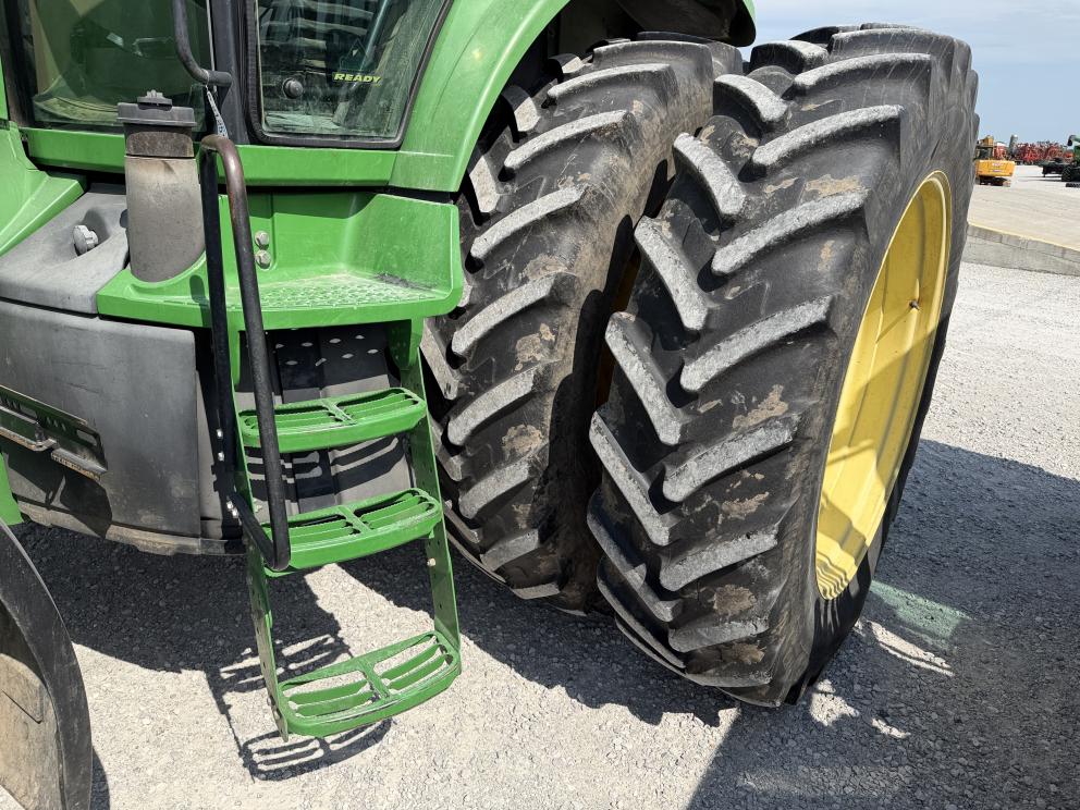 Image for 2005 John Deere 7820