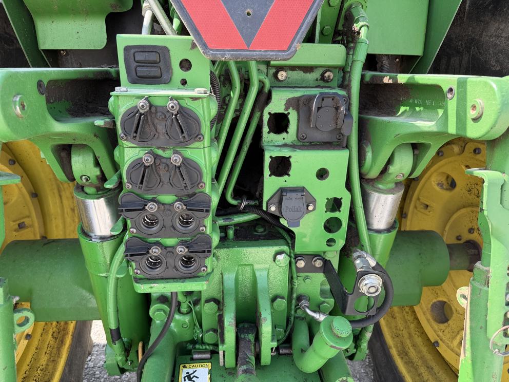 Image for 2005 John Deere 7820