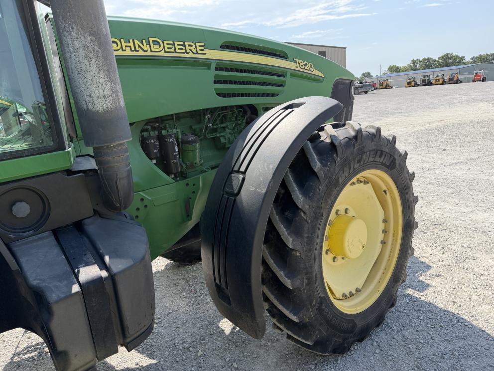 Image for 2005 John Deere 7820