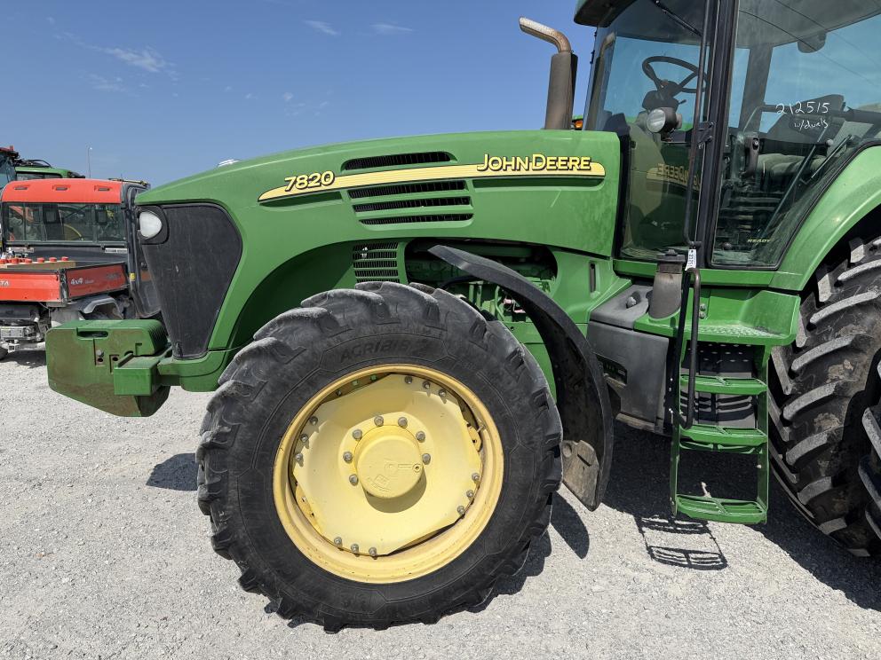 Image for 2005 John Deere 7820
