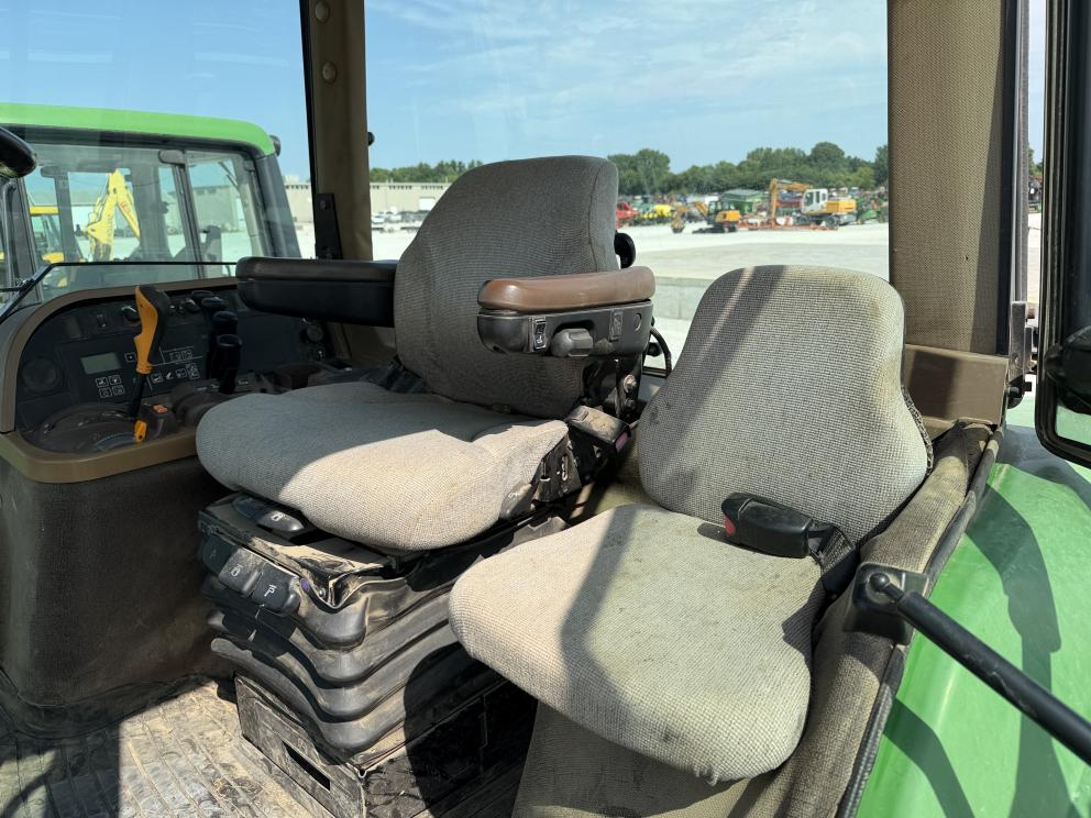 Image for 2005 John Deere 7820