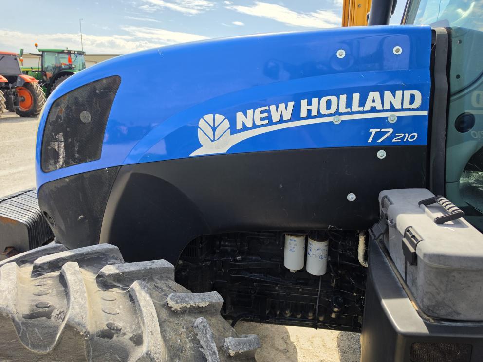 Image for 2015 New Holland T7.210