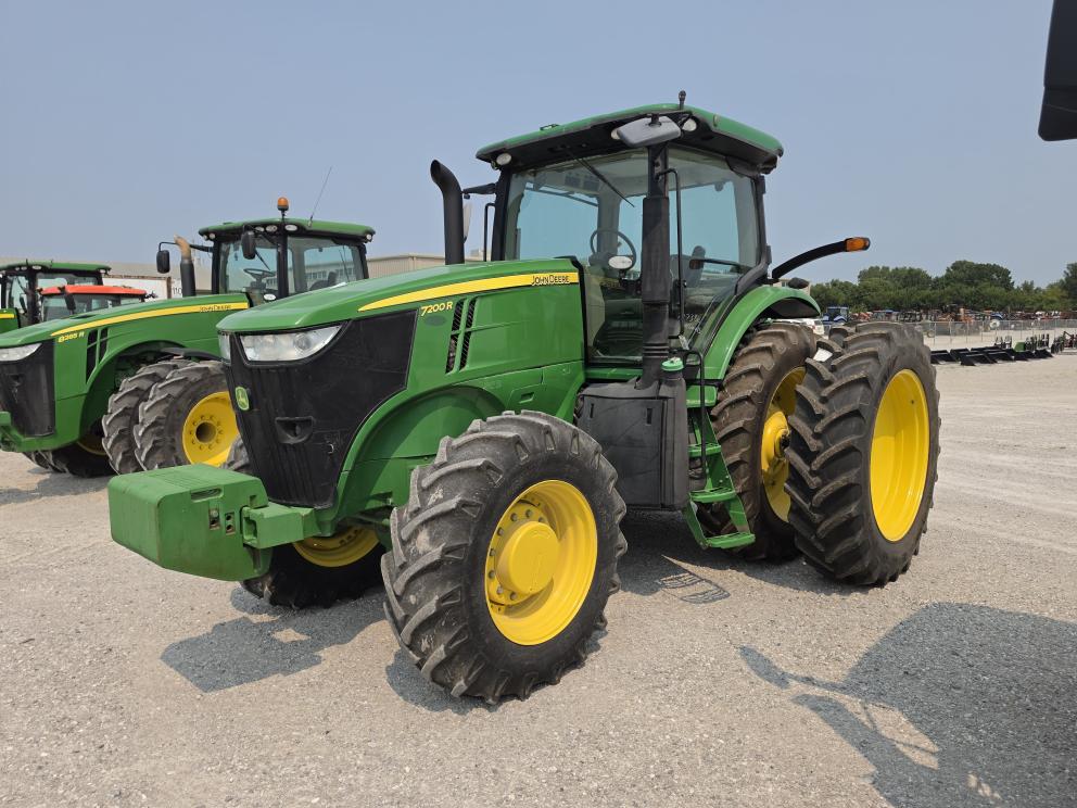 Image for 2013 John Deere 7200R