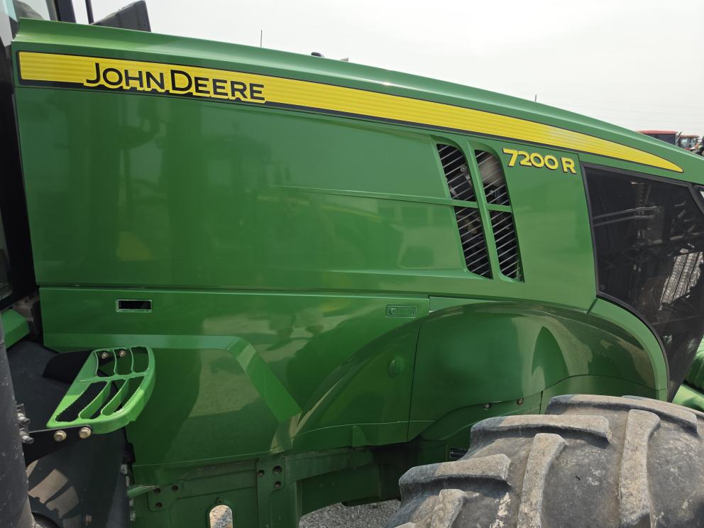 Image for 2013 John Deere 7200R
