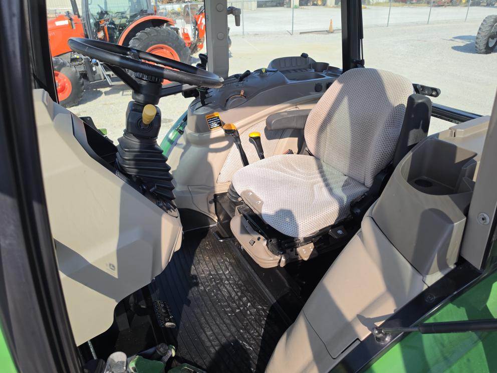 Image for 2020 John Deere 6105E