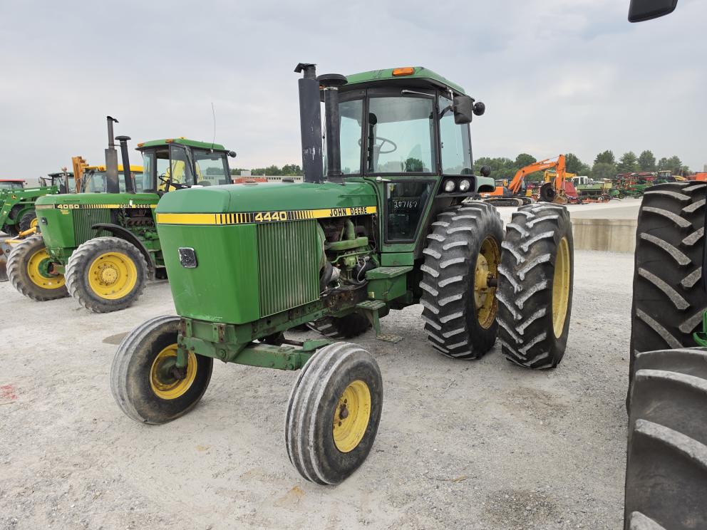 Image for 1981 John Deere 4440