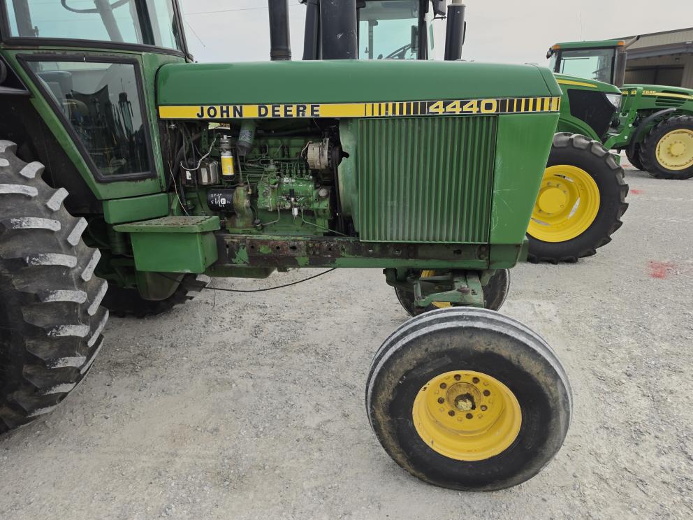 Image for 1981 John Deere 4440
